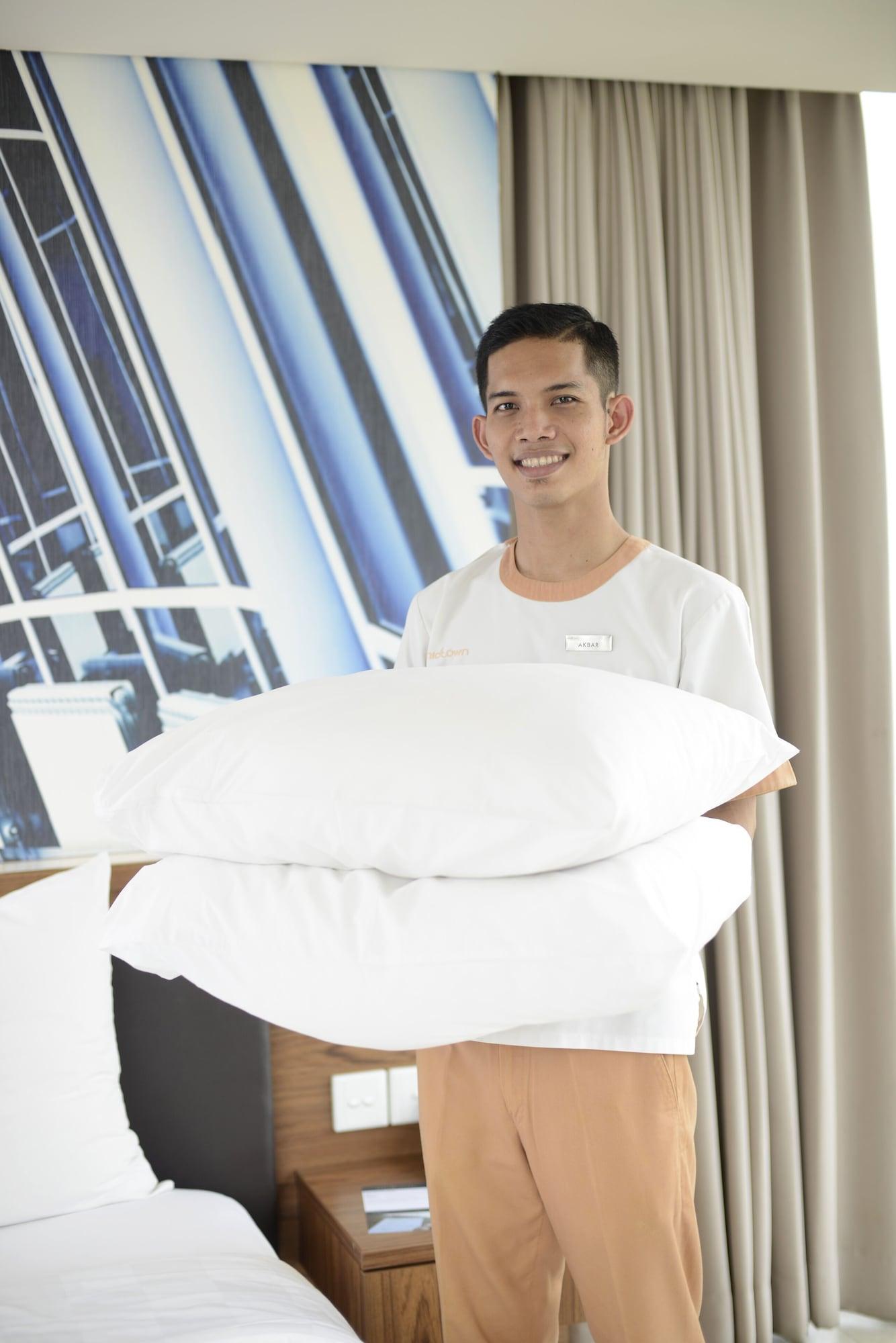 Midtown Hotel Surabaya Exterior foto
