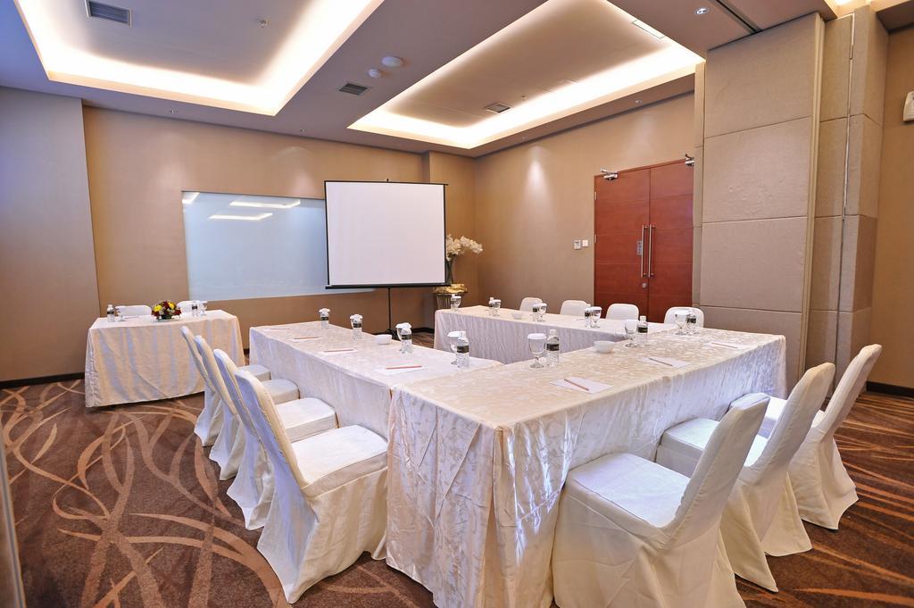 Midtown Hotel Surabaya Exterior foto