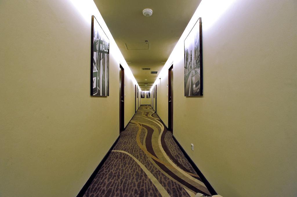 Midtown Hotel Surabaya Exterior foto