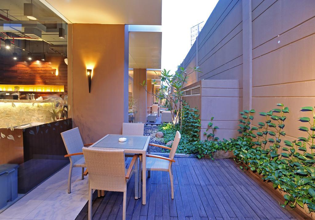 Midtown Hotel Surabaya Exterior foto