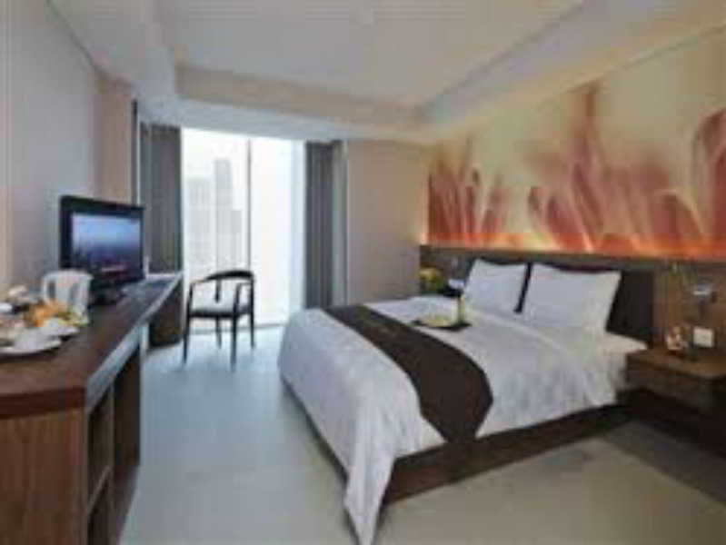 Midtown Hotel Surabaya Exterior foto