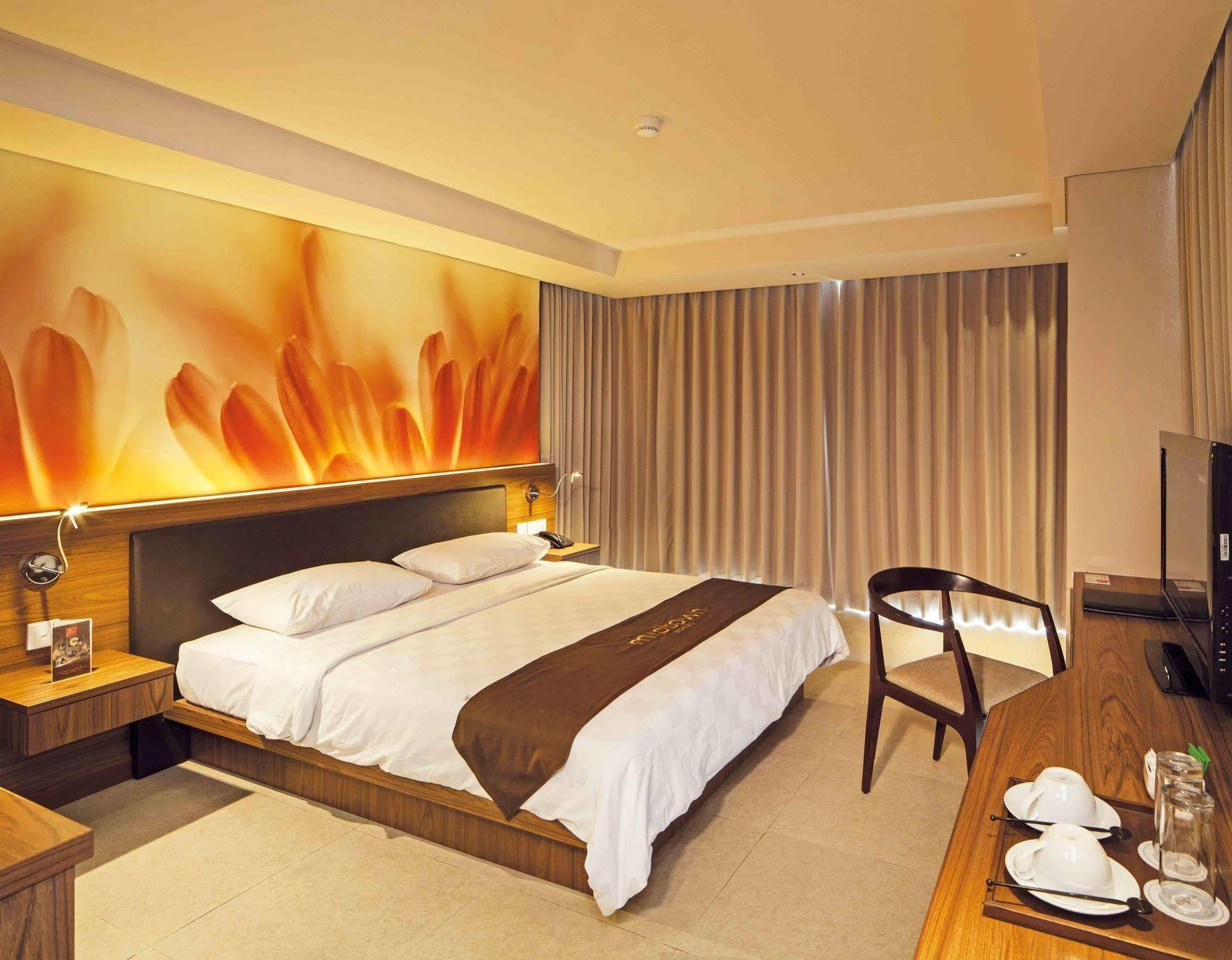 Midtown Hotel Surabaya Exterior foto