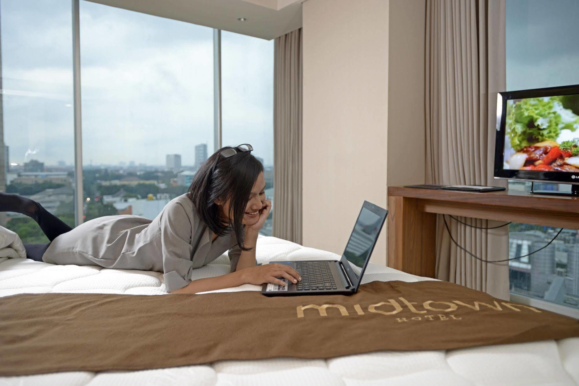 Midtown Hotel Surabaya Exterior foto