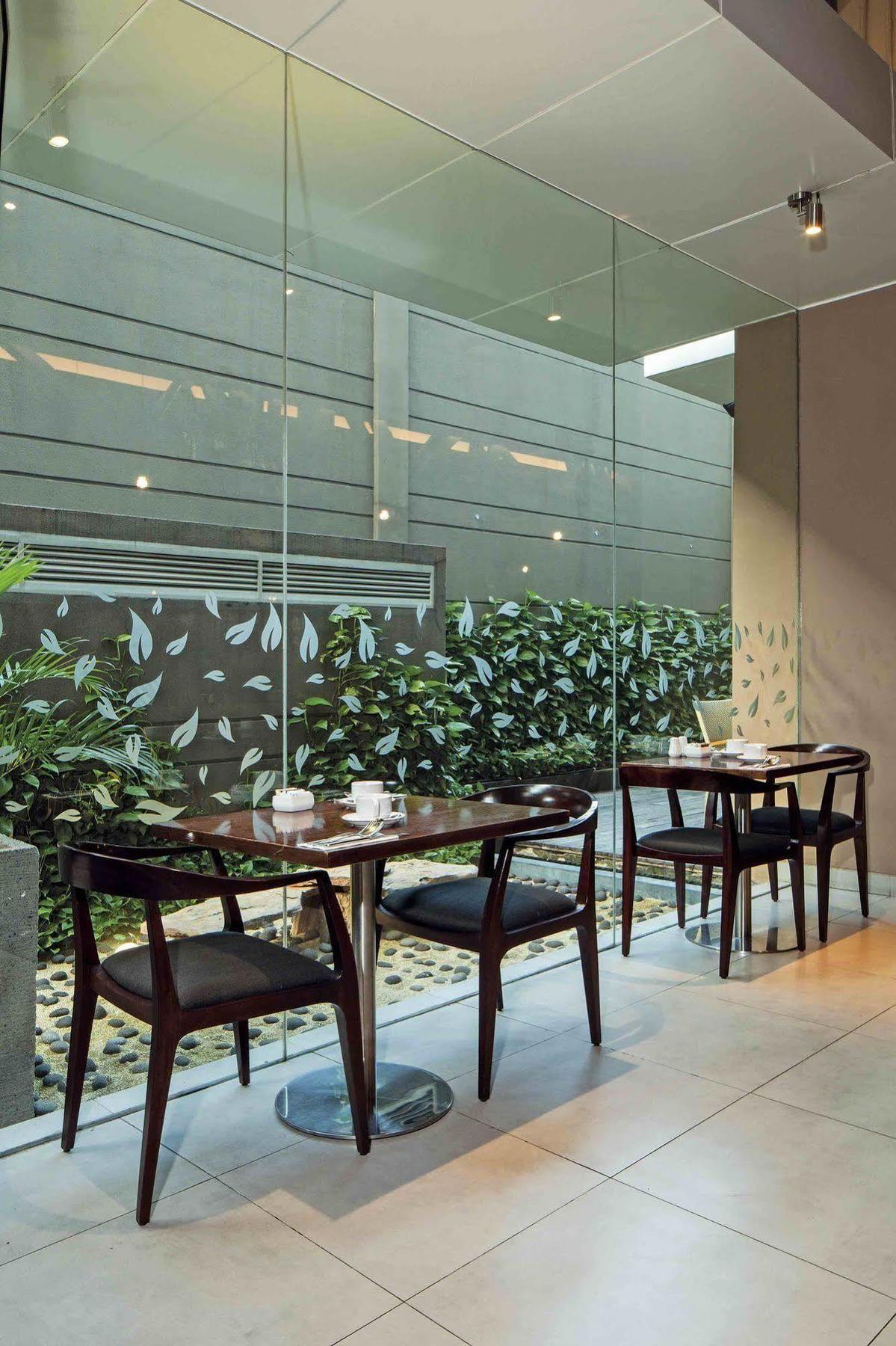 Midtown Hotel Surabaya Exterior foto