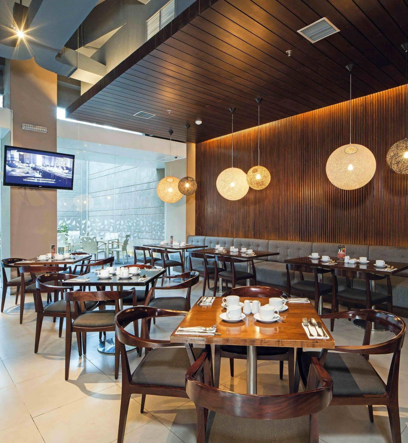 Midtown Hotel Surabaya Exterior foto